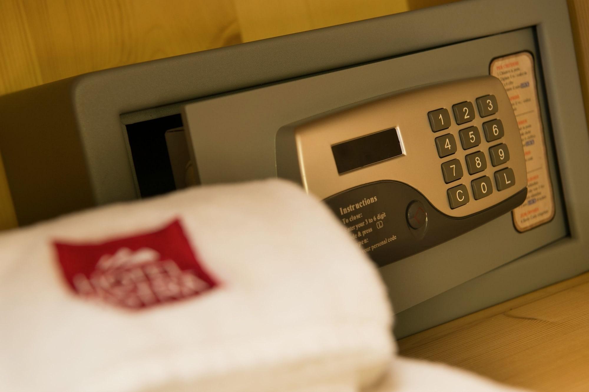 Hotel Astra Ливиньо Экстерьер фото