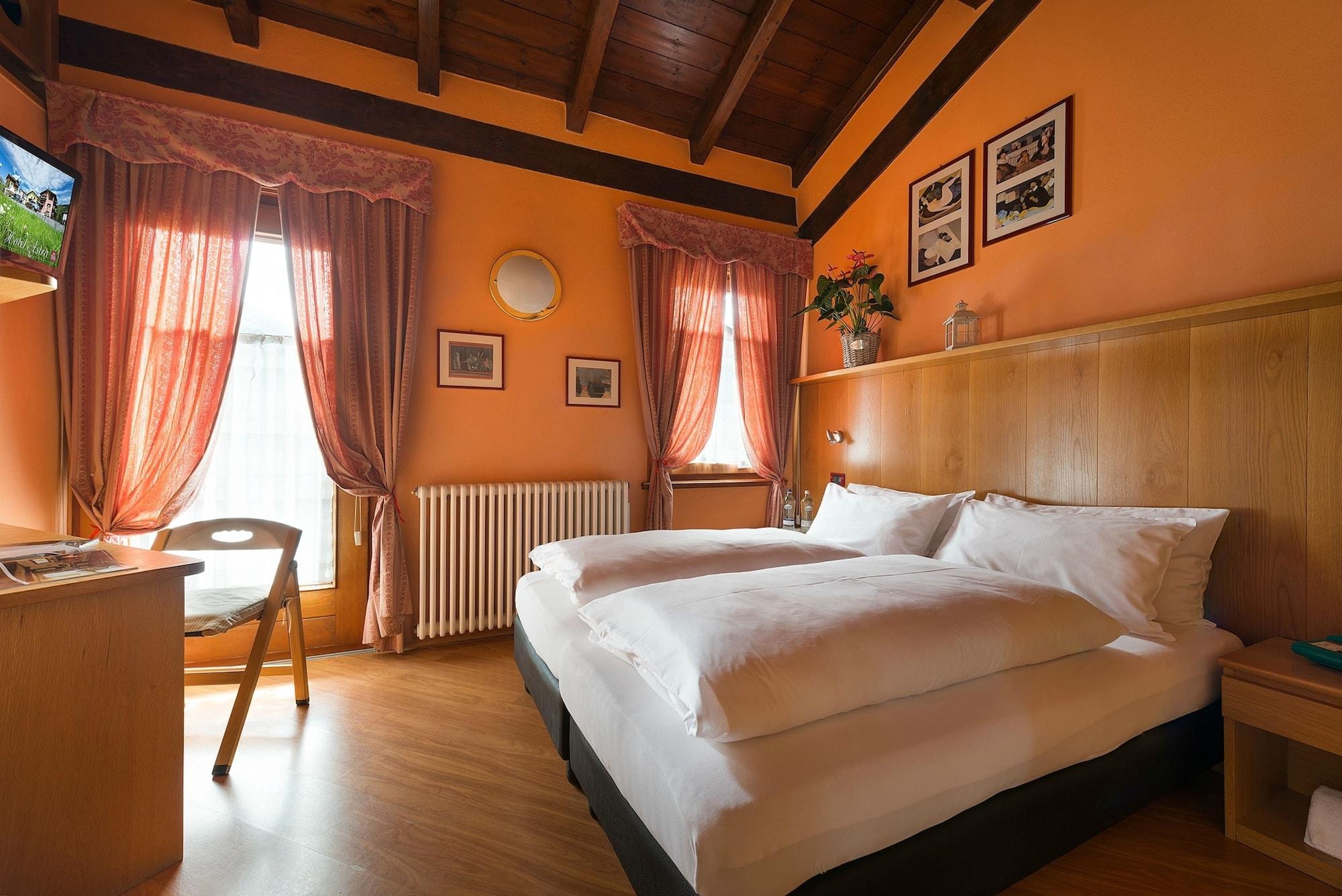 Hotel Astra Ливиньо Экстерьер фото